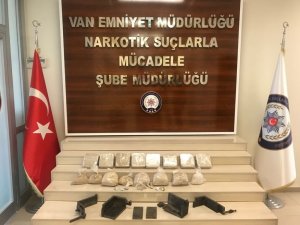 Gardıropta 13 kilo eroin ele geçirildi