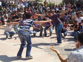 Kolbastı’nın Kürtçe açılım rekoru video