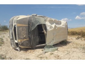 Besni’de minibüs takla attı: 1 Yaralı