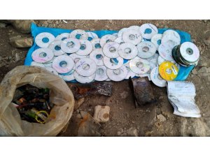 Pervari’de teröristlere ait 200 adet CD ele geçirildi