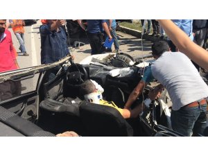 D100 karayolunda kamyona arkadan çarptı 2 kişi yaralandı