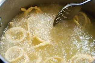 Kullandığınız yağları sakın dökmeyin