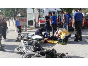 Otomobil ile motosiklet çarpıştı: 1 yaralı