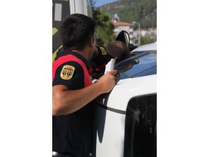 Çarpıp kaçtı, sokağı birbirine kattı