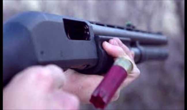 Karısını av tüfeğiyle vurdu!