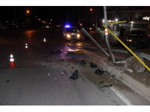 Direksiyon başında uyuyan sürücü refüje daldı