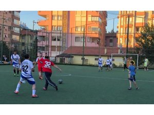 Isparta Valisi gazilerle futbol maçı yaptı