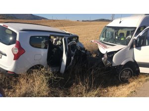 Antalya’da trafik kazası: 16 yaralı