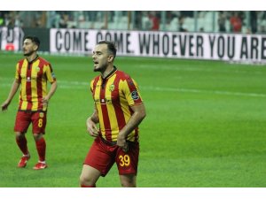 Erkan Kaş’a kulübe yolu gözüktü