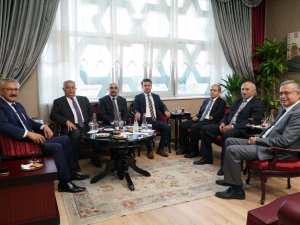 Rektör Şeker ziyaret ve kabullerde bulundu