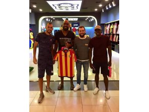 Evkur Yeni Malatyaspor lisanslı ürün mağazasına yoğun ilgi