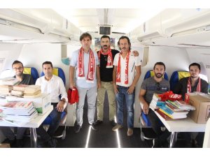 Büyük Antalyaspor Derneğinde Uçak Lisesi’ne koli koli kitap