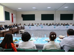 Rektör akademisyenlerle bir araya geldi