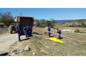 Kütahya'da traktör römorku devrildi: 2 ölü