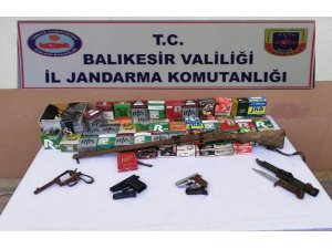 Balıkesir’de jandarmadan silah operasyonu