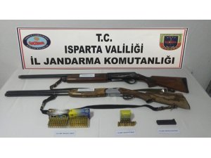 Isparta’da ruhsatsız silah operasyonu