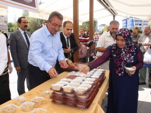 Karatay Belediyesi’nden Aşure ikramı