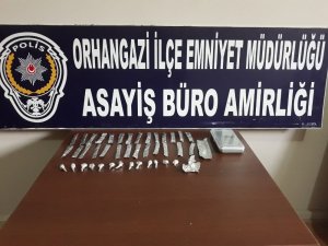 Televizyondan uyuşturucu ve terazi çıktı
