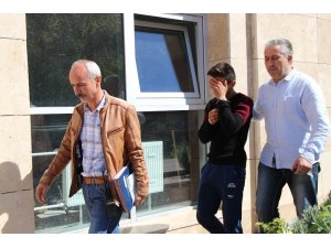 Önce maytap patlattı, sonra iterek araba çaldı