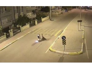 Refüje çarpan motosiklet, sürücüsüyle birlikte 20 metre savruldu