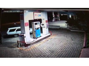 Oto hırsızlarının kaçış anları güvenlik kamerasında