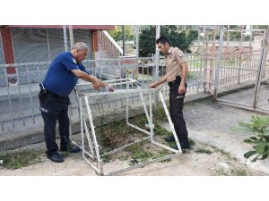 Okulda portatif kale direği devrildi: 1 öğrenci yaralandı