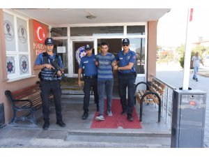 ‘Sigara içme’ diyen karısını boğarak öldürerek berbere tıraşa gitti
