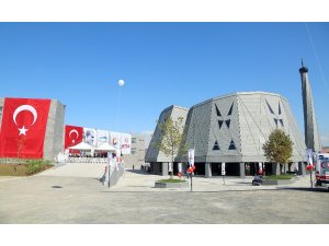 İş dünyasının iki dev eseri hizmete açıldı