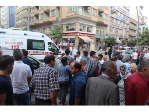 2 kişiyi bıçakladı, hiçbir şey olmamış gibi gitti
