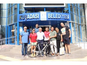 Başkan Kayalı, başarılı sporcuya bisiklet hediye etti