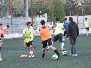 Meram Kara Kartallar U17'de Türkiye finali istiyor