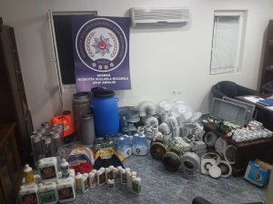 Lüks villaya iklim değiştirme sistemi kurup uyuşturucu imal ettiler