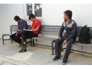 Ayvalık’ta 7 mülteci ile bir organizatör yakalandı