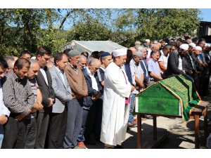Eşiyle birlikte trafik kazasında ölen Bolulu öğretmen son yolculuğuna uğurlandı
