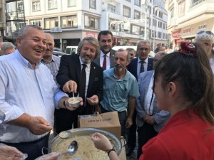 MHP’den aşure ikramı