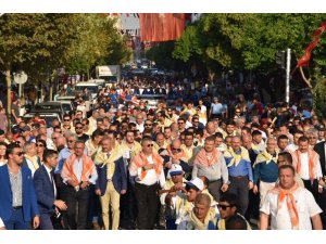 Yuntdağı Yağlı Güreş Festivali için kortej yürüyüşü