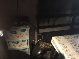 Prizde unutulan su ısıtıcısı evi kül ediyordu