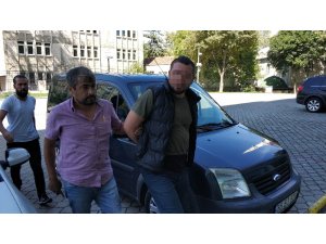Silahlı saldırgan polisin havaya uyarı ateşi açması sonucu yakalandı