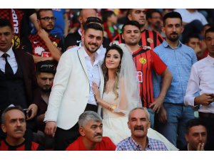 Es Es aşkı düğün dinlemedi
