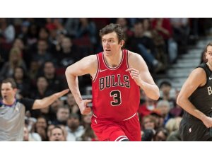 Milli basketbolcu Ömer Aşık, parkelerden uzak kalacak