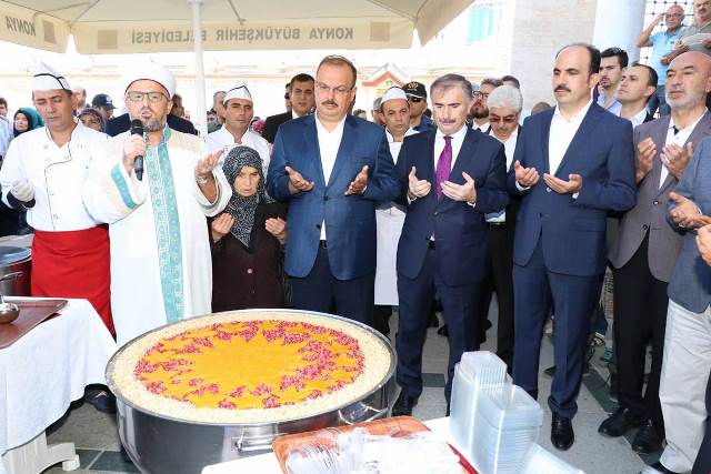 Cumhurbaşkanlığı Himayesinde Konya’da Aşure Dağıtıldı
