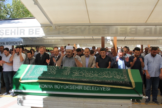 Minik Enes toprağa verildi