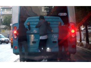 Patenli gençlerin trafikte ölümle oyunu kamerada