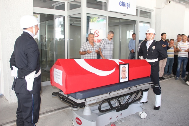 Görev başında kalp krizi geçiren polis memuru hayatını kaybetti