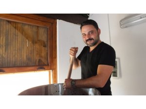 Sezonun ilk zeytinyağı üretildi