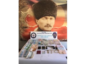 Dolandırıcılık zanlısı banka müdürünün İzmir'de yakalanması