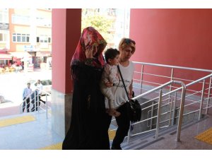 Kiralık araç ile eroin sevkiyatı yapan aile 2 yaşındaki kızları ile adliyeye sevk edildi