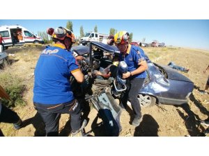 Niğde’de iki otomobil çarpıştı: 1 ölü, 4 yaralı