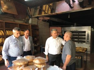 AK Parti Milletvekilleri Edremit’te vatandaşlarla kucaklaştı