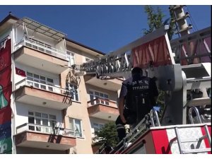 Hırsızlık için girdiği evde kadını rehin aldı